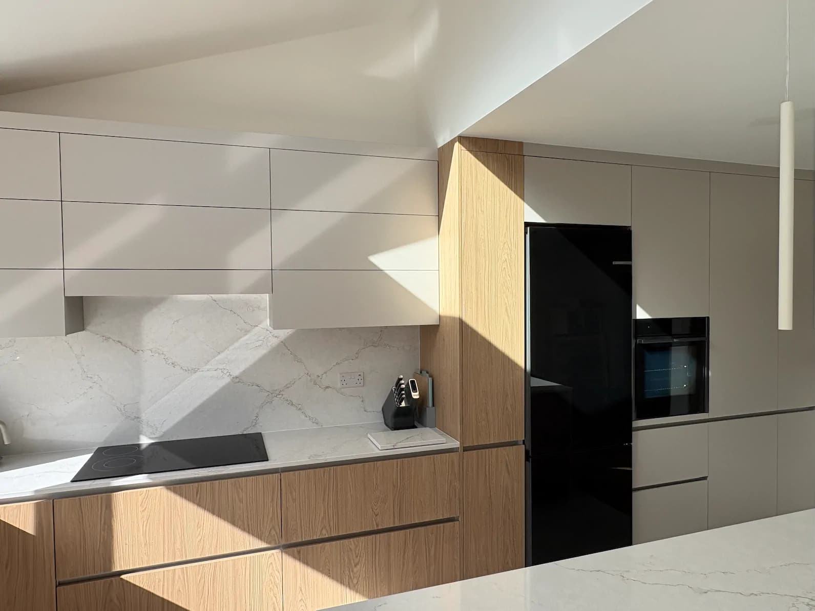Choosing the Right Kitchen Worktop: Quartz, Dekton, Granite or Solid Wood? - Traditional Kitchens